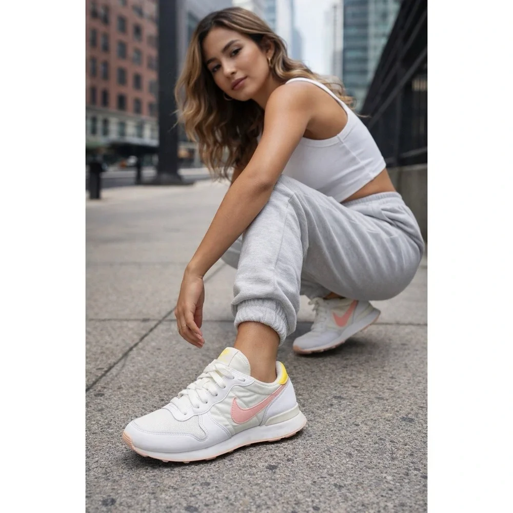 Nike‎ Internationalist Womens 6.5 White Pink Running Casual Sneakers Shoes